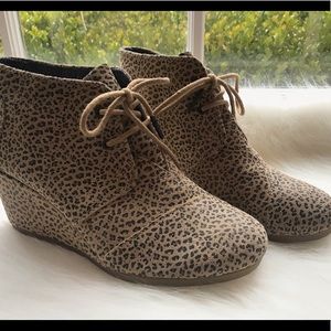NEW TOMS women’s Kala cheetah wedge bootie shoe 7